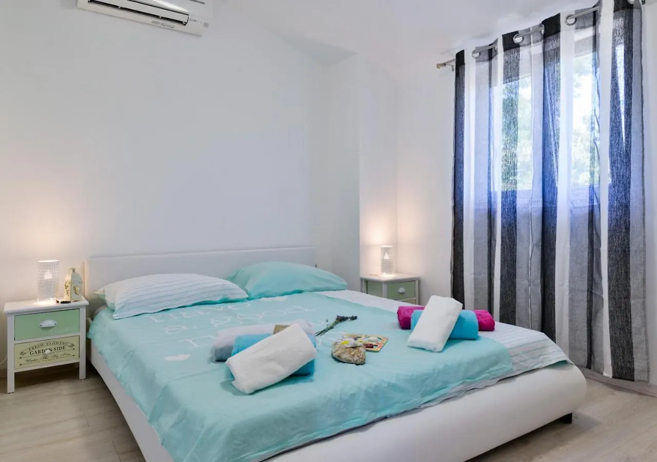 Villa Stella Juricani For 6 People Near Umag With Private Pool Only 4 Km From The Beach