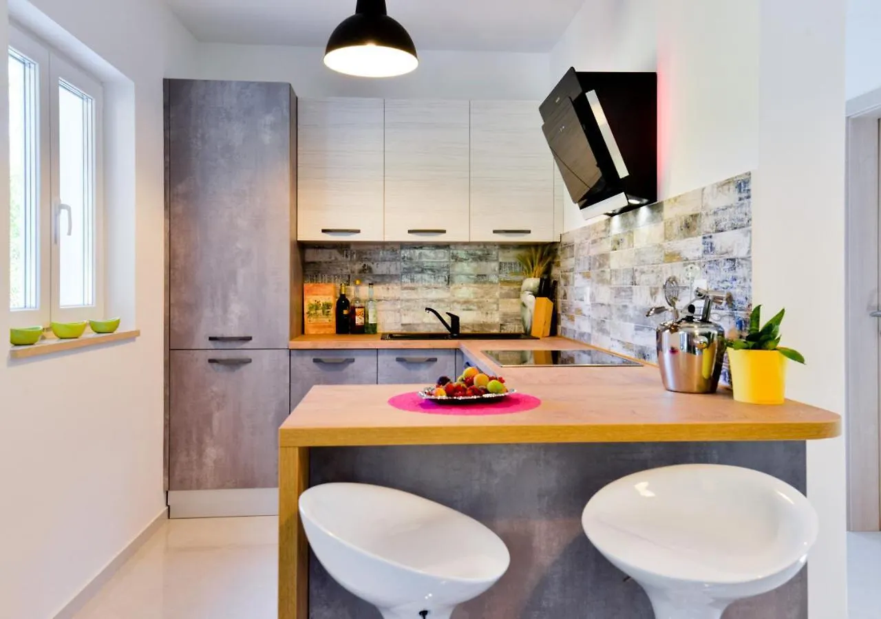 Villa Stella Juricani For 6 People Near Umag With Private Pool Only 4 Km From The Beach