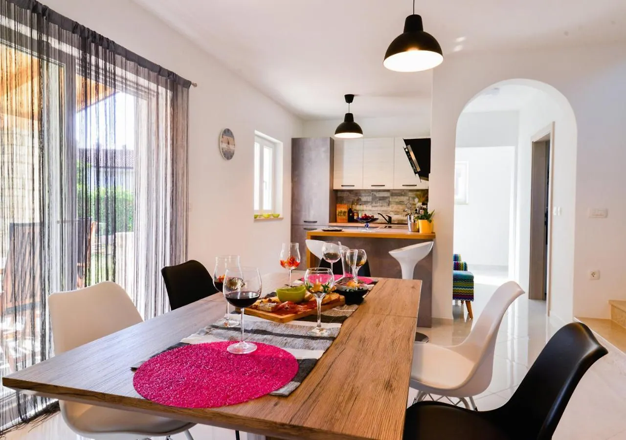 Villa Stella Juricani For 6 People Near Umag With Private Pool Only 4 Km From The Beach 0*,  Chorvatsko